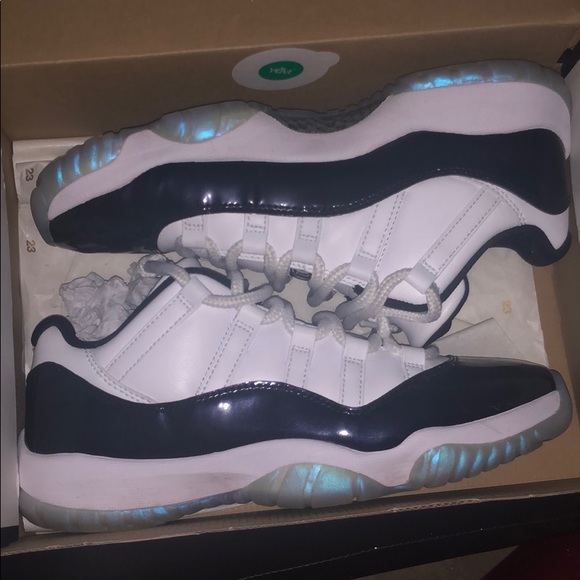 Jordan 11 emerald “Easter”